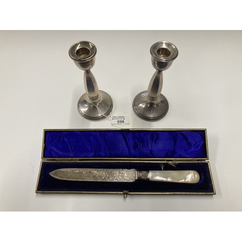 698 - Hallmarked Silver: Hallmarked Silver: A pair of silver table candlesticks with tapering hexagonal st... 