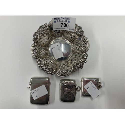 700 - Hallmarked Silver: Hallmarked Silver: Pair of bonbon dishes and three assorted vesta cases. Total we... 