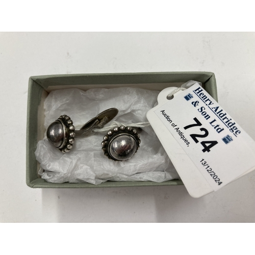 724 - Jewellery: Jewellery: A pair of sterling silver Georg Jensen cufflinks, possibly Moonlight Blossom p... 