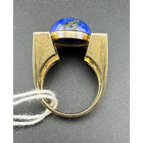 735 - Jewellery: Jewellery: A yellow metal ring, marked 14k 585 and testing as such, set a central lapis l... 