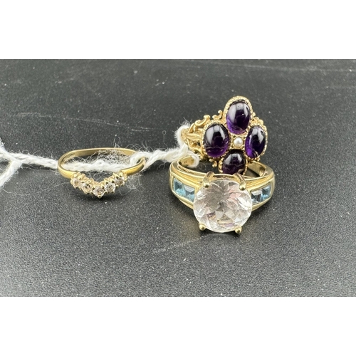 807 - Jewellery: Jewellery: A 9ct yellow gold ring, set with four cabochon amethysts around a central seed... 