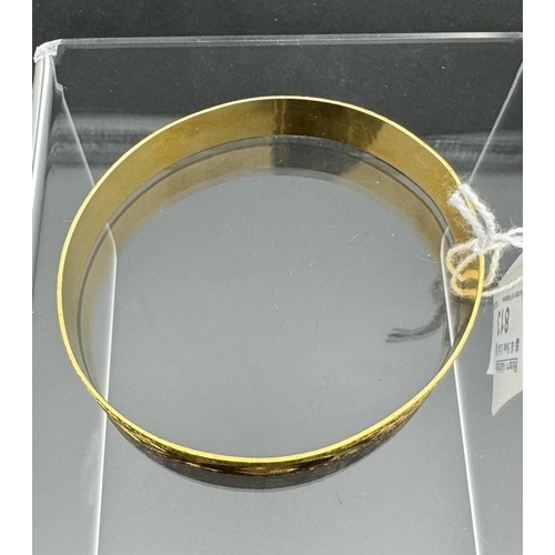 813 - Jewellery: Jewellery: A middle Eastern yellow metal bangle, indistinct marks but testing as at least... 