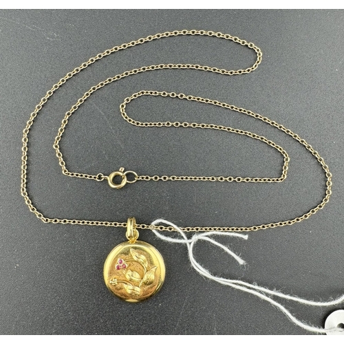 822 - Jewellery: Jewellery: A round yellow metal locket, marked '18' to the bale and testing as 18ct gold,... 