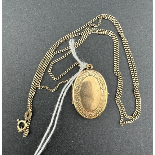 825 - Jewellery: Jewellery: A 9ct gold oval locket, engraved to the border on one side, on 60cm 9cm gold c... 