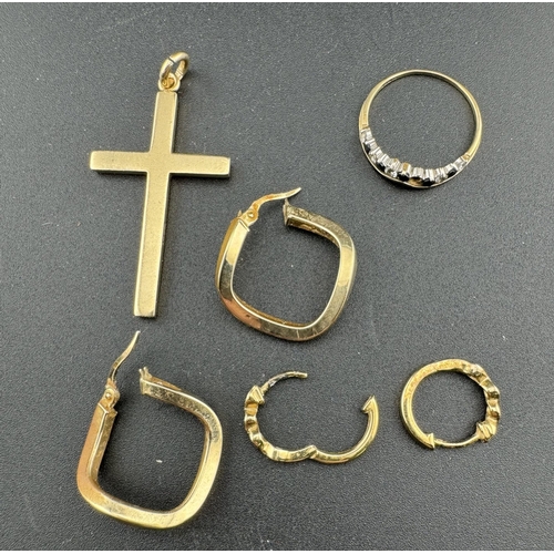 827 - Jewellery: Jewellery: A 9ct gold cross pendant, 4.3cm high, a pair of 9ct gold earrings, and a 9ct g... 