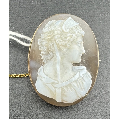 839 - Jewellery: Jewellery: A Victorian gold mounted hardstone cameo brooch, the portrait of a young Roman... 