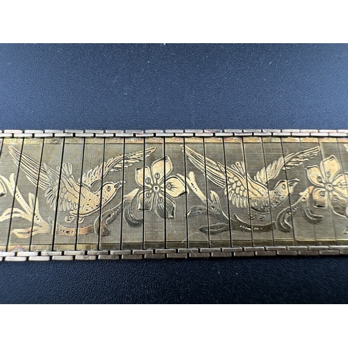 841 - Jewellery: Jewellery: A yellow metal bracelet, engraved with a repeating scene of birds and flowers.... 