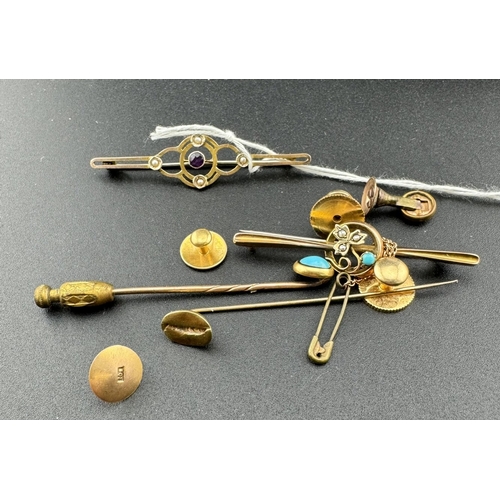 894 - Jewellery: Jewellery: A 9ct gold bar brooch set a central amethyst within a ring of four seed pearls... 