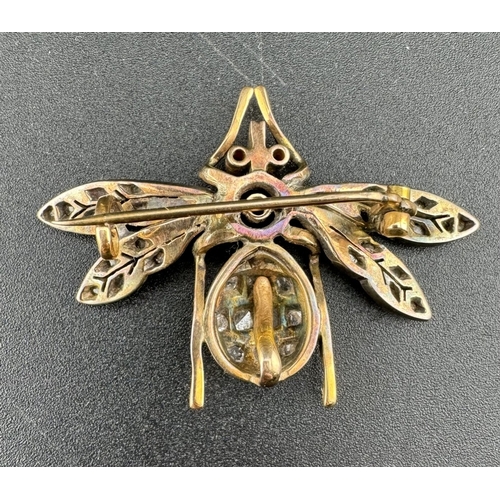 897 - Jewellery: Jewellery: A late 19th century yellow metal brooch in the form of a bee, the wings and ab... 