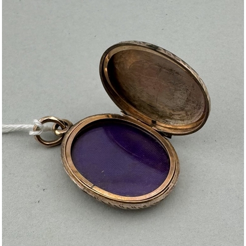 902 - Jewellery: Jewellery: A yellow metal oval locket, marked 9ct and testing as such, engraved with flow... 