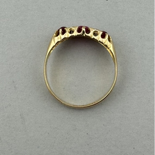 906 - Jewellery: Jewellery: An early 20th century 18ct yellow gold ring set a central ruby flanked by two ... 