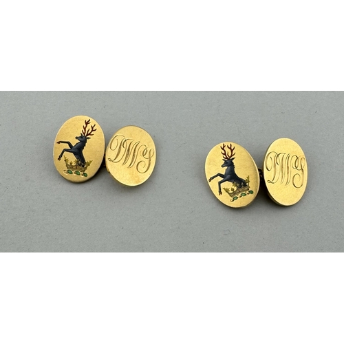 918 - Jewellery: Jewellery: A pair of 18ct yellow gold cufflinks, each enamelled with the crest of a rampa... 