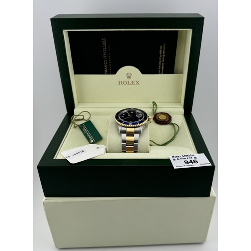 946 - Watches: Watches: Rolex Oyster Perpetual Date Submariner stainless steel and gold gentleman's bracel... 