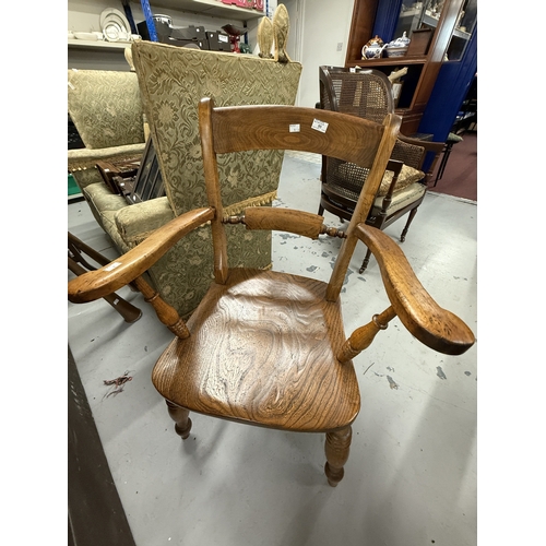 95 - Furniture: Furniture: 19th cent. Elm and oak carver chair on turned butt-fronted supports.... 