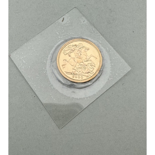 977 - Coins: Coins: A Queen Elizabeth II half sovereign, sealed in plastic and in hard case, dated 2000... 