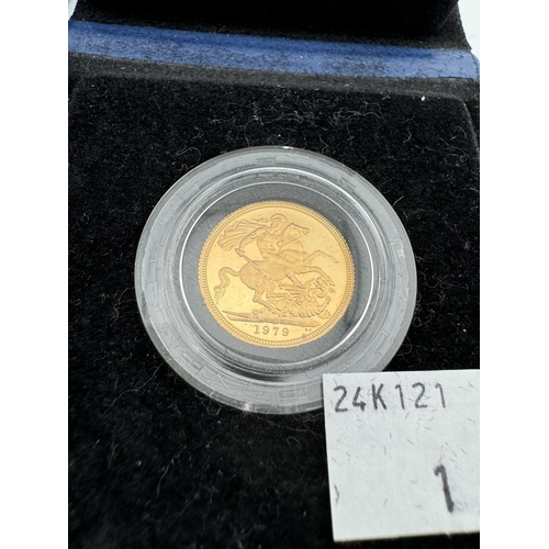 989 - Coins Coins: A Queen Elizabeth II full gold sovereign, encapsulated and boxed.