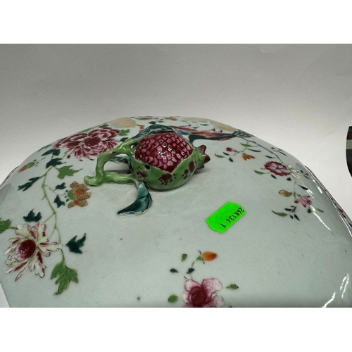 547a - Porcelain Porcelain: Early 19th-century Chinse export tureen with cover and enamel decoration. 29cm ... 