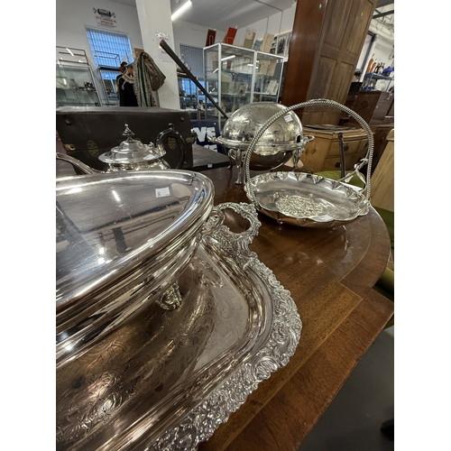 122 - Silver Plate: Mixed collection including Walker & Hall, Christofle revolving dome, Christofle, e... 