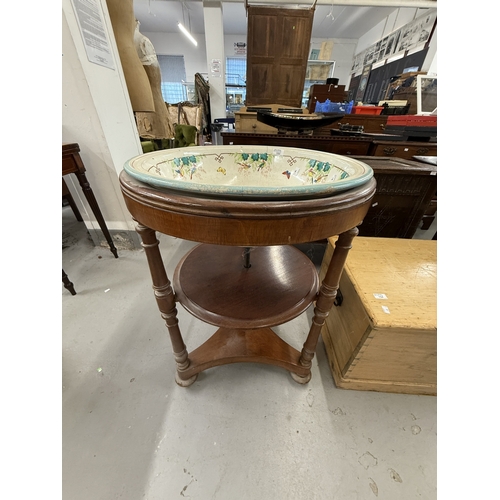 153 - Furniture: 19th century mahogany wash stand with wash bowl, 55cm diameter, with copper drainage and ... 