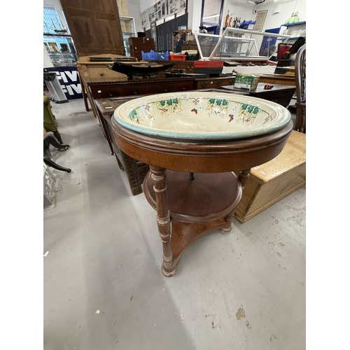 153 - Furniture: 19th century mahogany wash stand with wash bowl, 55cm diameter, with copper drainage and ... 