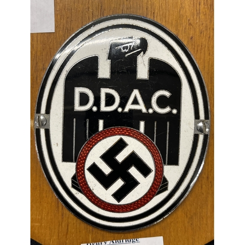 183 - Militaria: 'Enamlled vehicle plaque' An early DDAC enamel car badge WWII. Circa 1930-1636 of flat, o... 