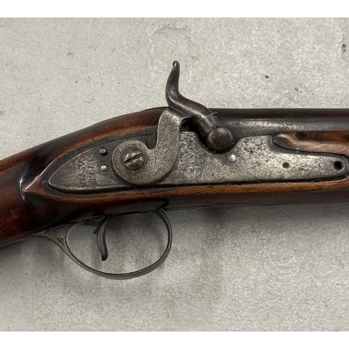 193 - Late 18th/early 19th century musket, Irish, unsigned but marked Dublin Castle on firing mechanism, w... 