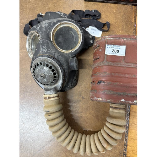 200 - Militaria: WWII No. 4a respirator 1941, condition fair.