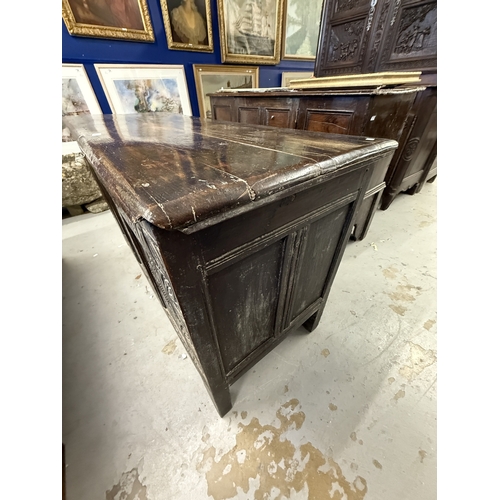 206 - Furniture: 18th-century panelled oak coffer with additions and repairs. Cared Demi-Lune border decor... 