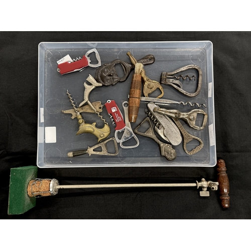 358 - Bottle openers: Corkscrews and bottle openers. Champagne screw server mounted 1930 screw with cutter... 