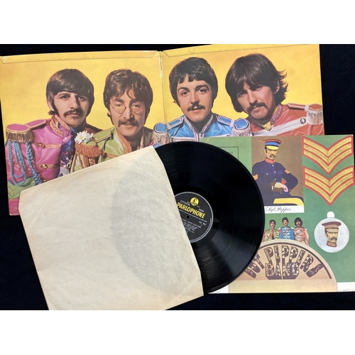 400 - Records: The Beatles- Sergeant Peppers Lonely Hearts Club Band, PCS 7027, complete with original cut... 