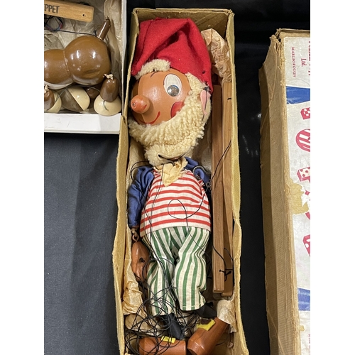 487 - Toys: A vintage Big Ears Pelham Puppet in box for a different puppet, together with a boxed Pelham '... 