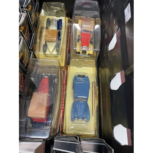 500 - Toys: Diecast toy cars, Guisval classic replica plastic boxed x 6, card packs x 23.