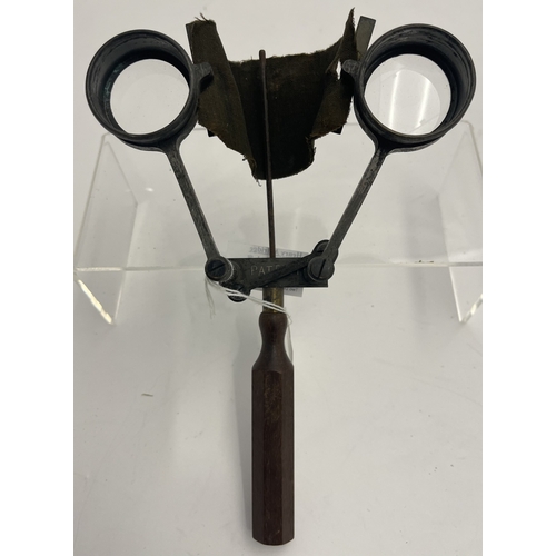 553 - Scientific Instruments: An early 20th century handheld Lothian stereoscope, with wooden handle and o... 