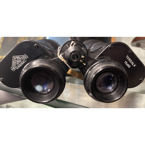 555 - Binoculars: Hertel & Reuss Kassel Tordalk 15x80 cased.