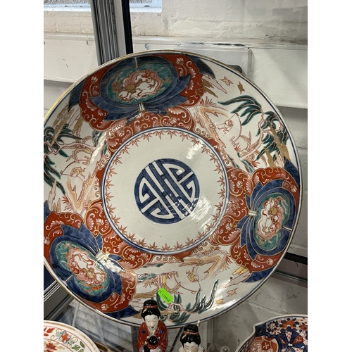 613 - Oriental: A late 19th century Japanese imari charger, with central mon decoration within a border of... 