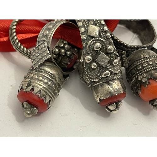 622 - Tribal Bedouin - Saudi: Finger rings with coral and faux coral mounts 93g.