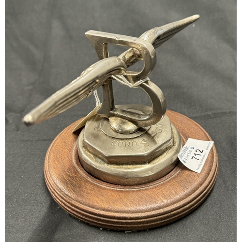 712 - Automobilia/Bentley: A horizontal winged 'Flying-B' mascot, as fitted to the vintage W.O. Bentley fo... 