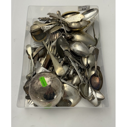 832 - Silver: A silver gilt spoon, import marks for London 1898, the terminal cast as three men in a boat;... 