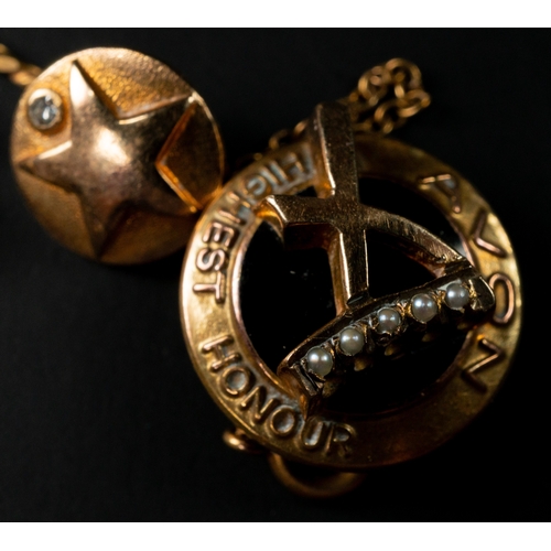 426 - Jewellery: Jewellery: 9ct gold, five rings, a plain 1.5mm band, oval garnet cluster, signet ring wit... 