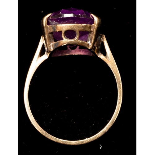 442 - Jewellery: Jewellery: 9ct gold ring set with a single oval amethyst, 15.1mm x 11.2mm, ring size N, 4... 