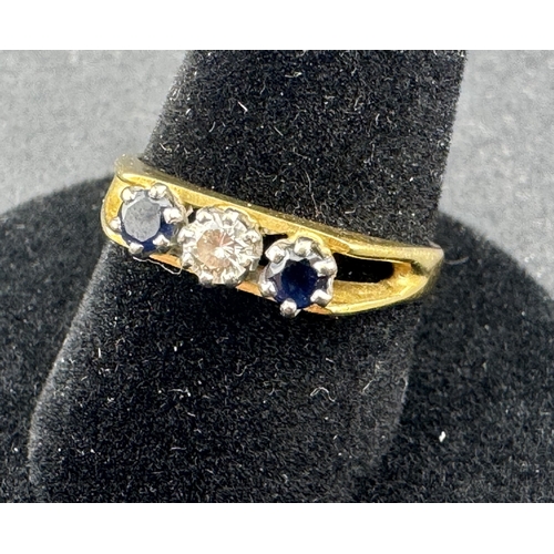 482 - Jewellery: Jewellery: 18ct gold ring with split shoulders set with a brilliant-cut diamond, estimate... 