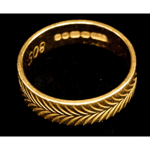 488 - Jewellery: Jewellery: 22ct gold 4.5mm band with chevron pattern, ring size L, 4.3g.