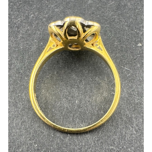 540 - Jewellery: Jewellery: 18ct gold floral cluster ring, rub over set with seven brilliant-cut diamonds,... 