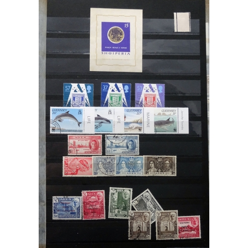 40 - All world mint & used in stock book we note PNG to 5/- u, GB with QV to KGVI vals to 10/- u, Russia ... 