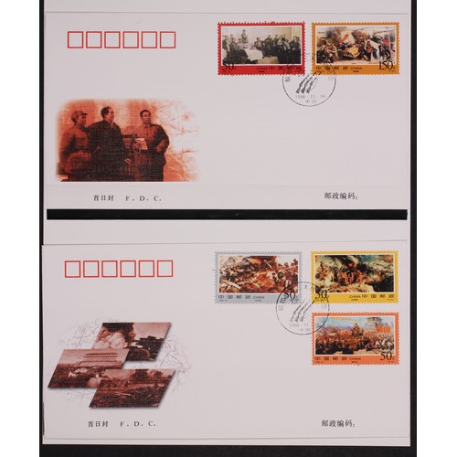 372 - An accumulation of Chinese issues from the 1980s to 2000s in multiple volumes, including mint sets, ... 