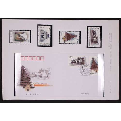 372 - An accumulation of Chinese issues from the 1980s to 2000s in multiple volumes, including mint sets, ... 