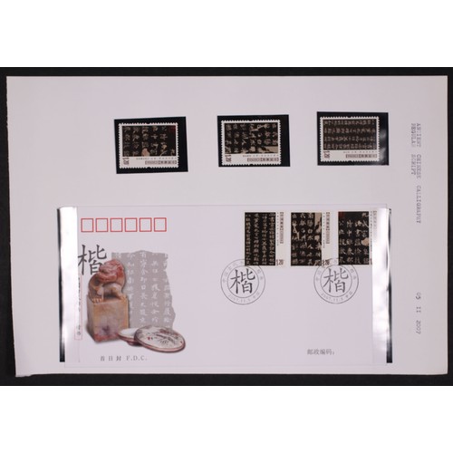 372 - An accumulation of Chinese issues from the 1980s to 2000s in multiple volumes, including mint sets, ... 