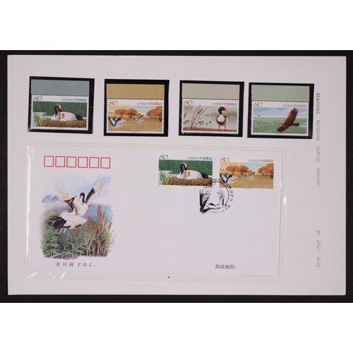 372 - An accumulation of Chinese issues from the 1980s to 2000s in multiple volumes, including mint sets, ... 