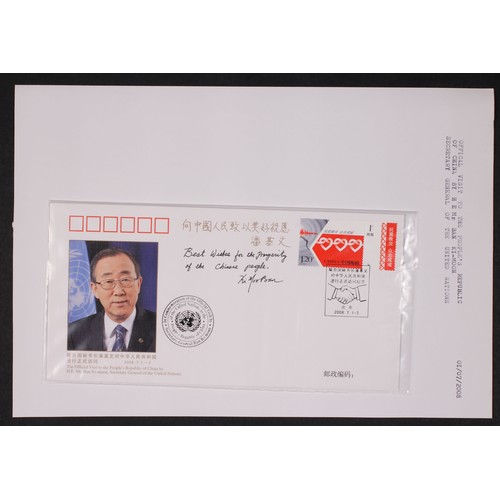 372 - An accumulation of Chinese issues from the 1980s to 2000s in multiple volumes, including mint sets, ... 