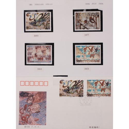 372 - An accumulation of Chinese issues from the 1980s to 2000s in multiple volumes, including mint sets, ... 